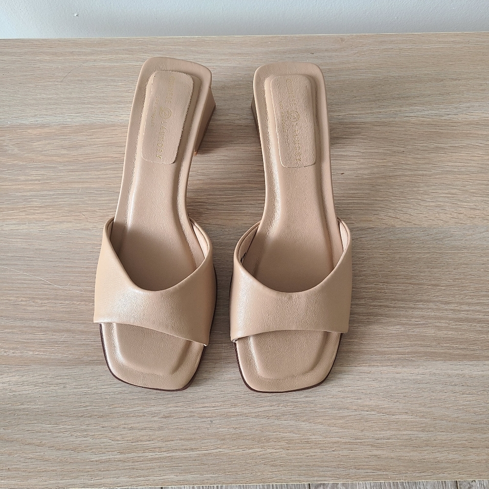 Chinese Laundry Elegant Tan Women's Slide Sandals Block Heel
